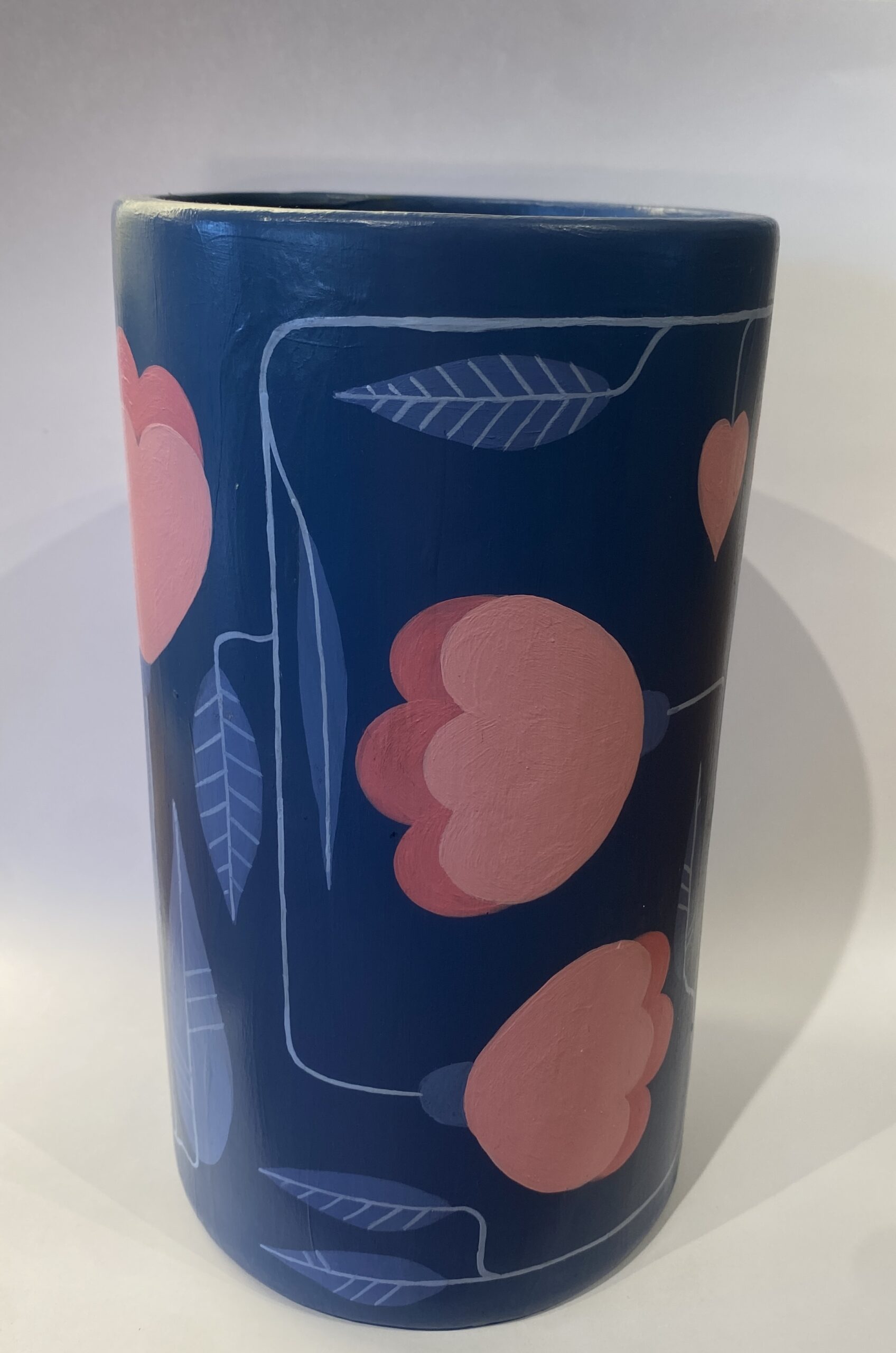 Hög vas med blommor