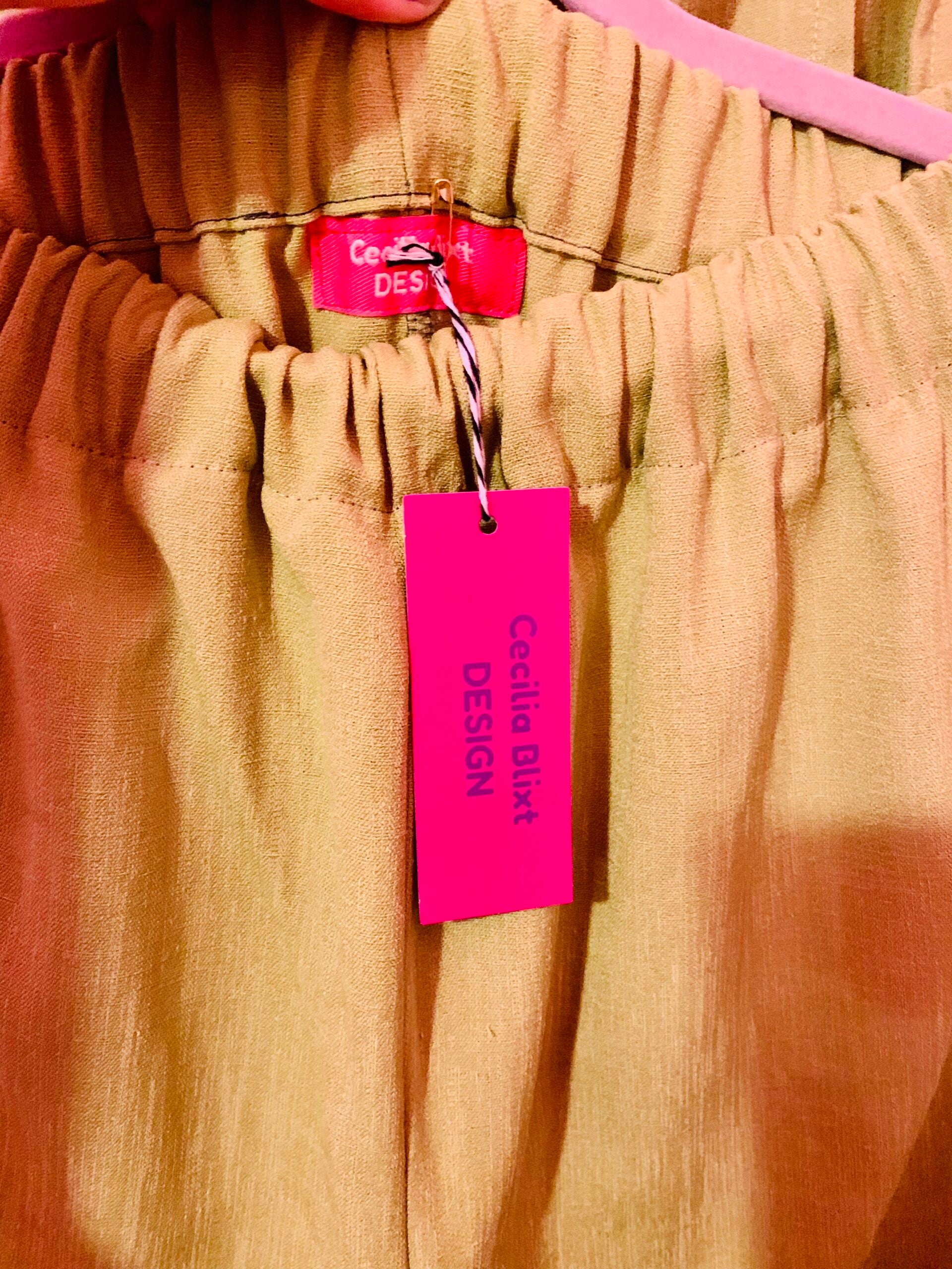 Lulu ruffle pants Size S-M