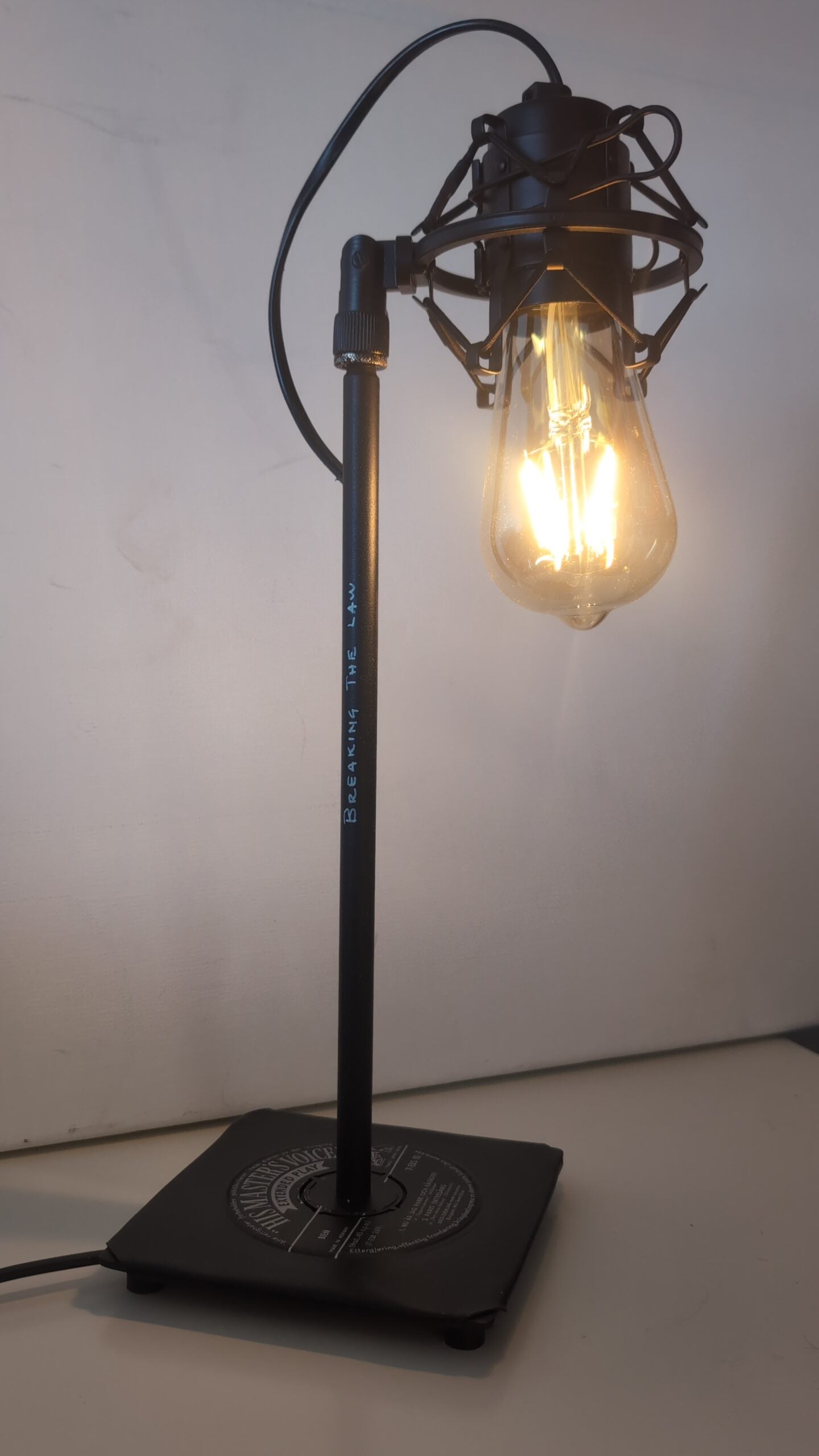 Bordslampa Inspiration Lights - Breaking The Law