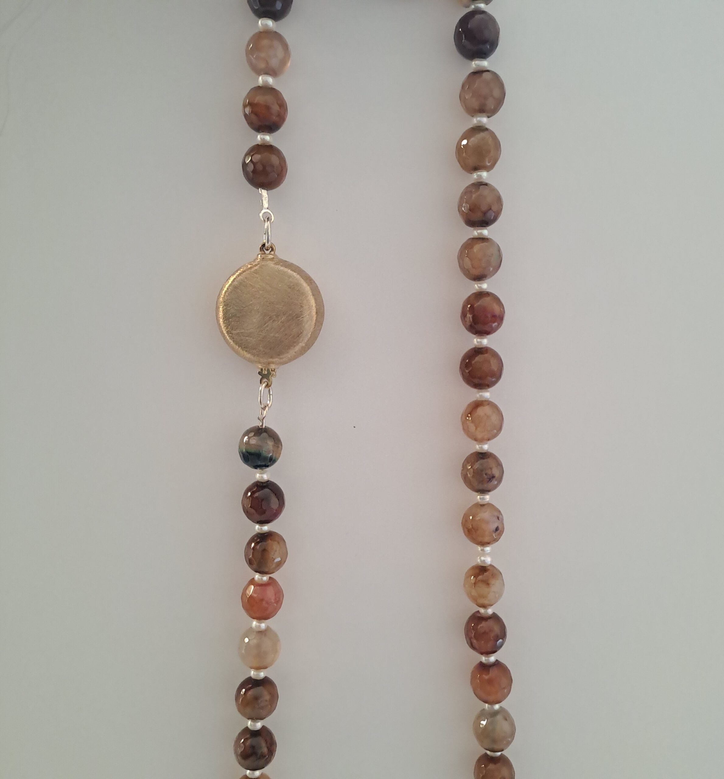 Halsband pärlor och agat