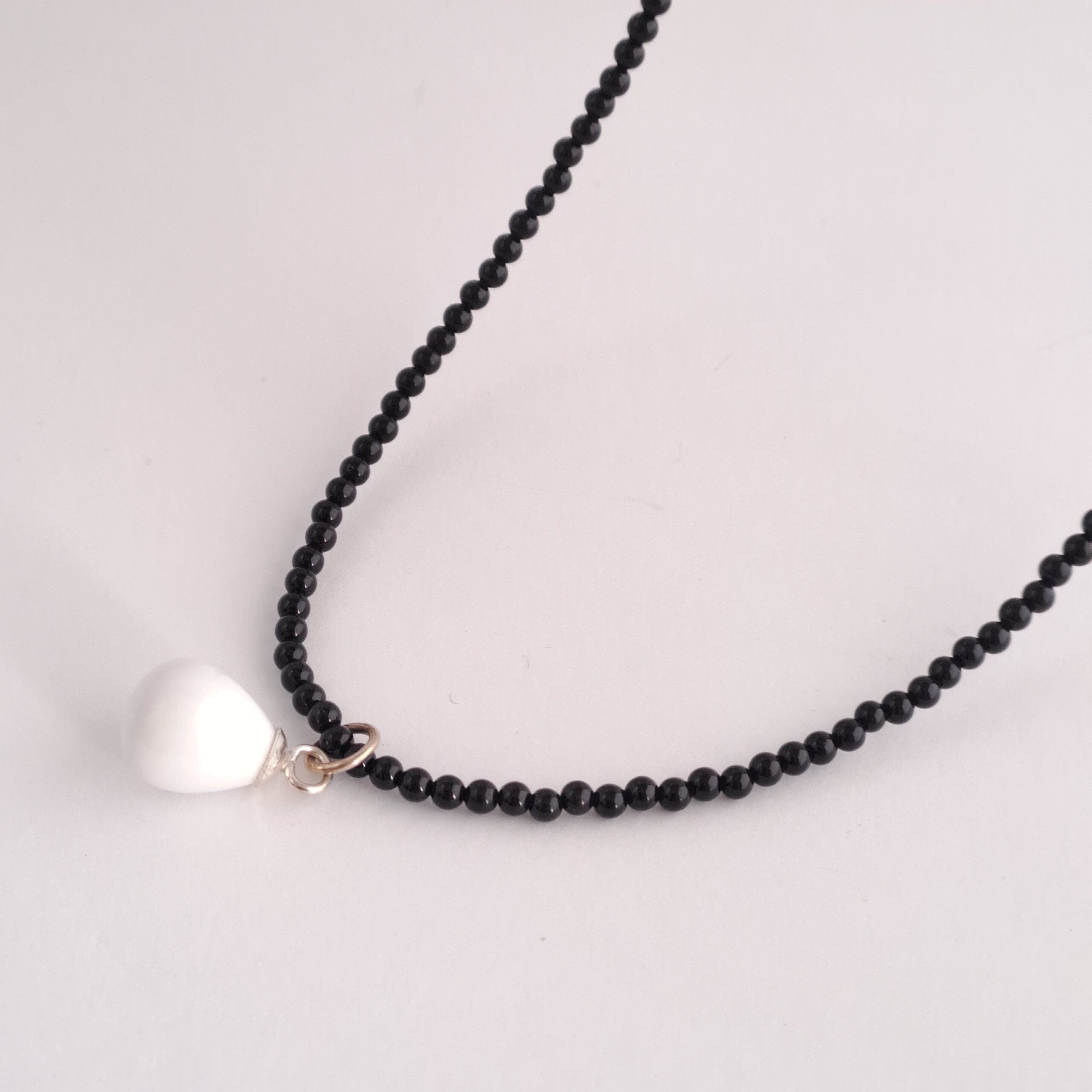 Halsband svart och vit onyx