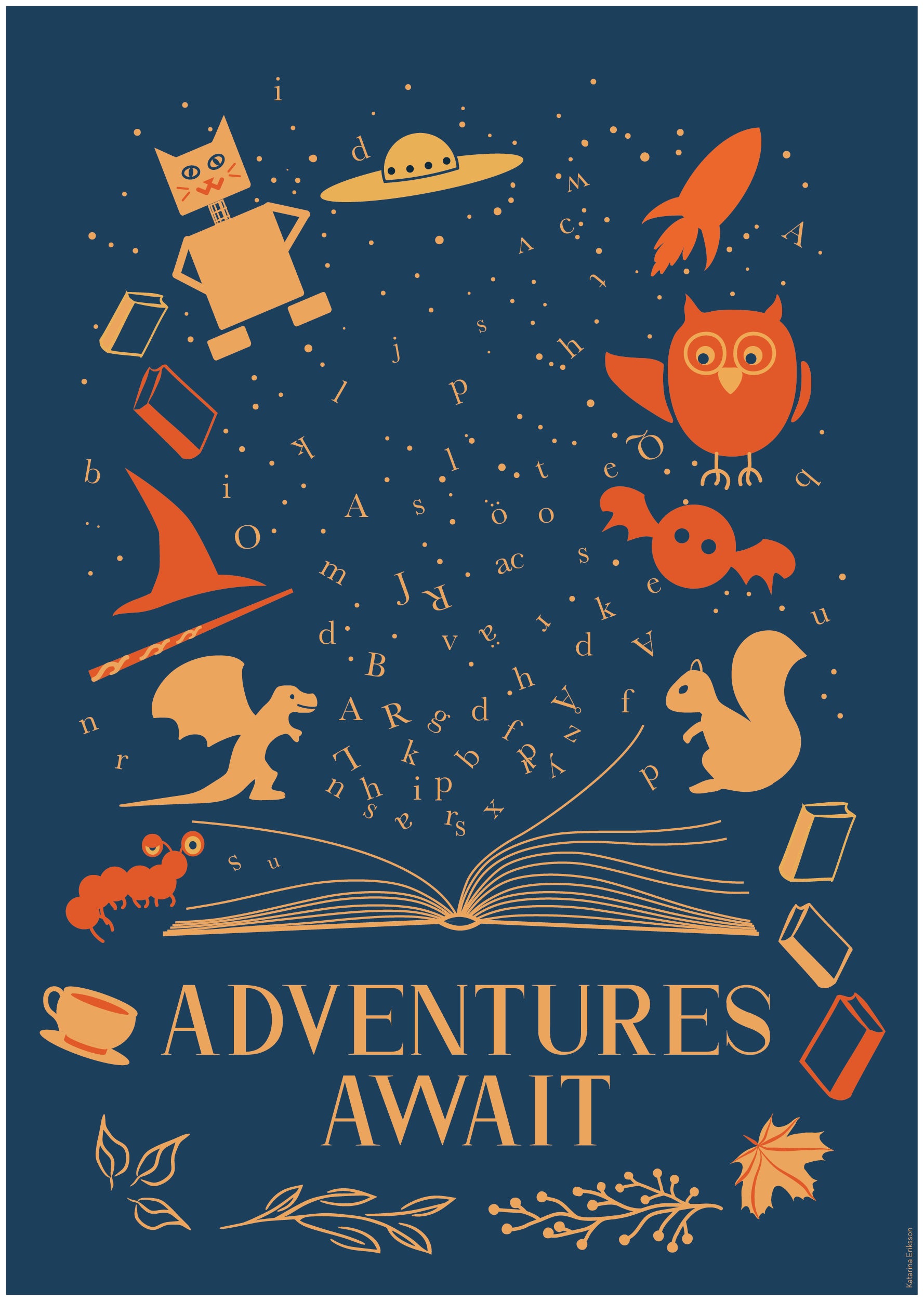 Text: Adventures Await Bild: Uppslagen bok. Ur den flyter bokstäver upp och de övergår i stjärnor. Runt om finns fantasifulla figurer som en drake, en robotkatt, en rymdraket och en mysko larv, och en flygande varelse, plus böcker en uggla och en ekorre och en tekopp.