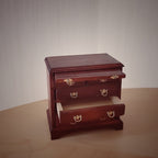 Miniatyrmöbel: Bachelor chest - 1700-tals resegarderob