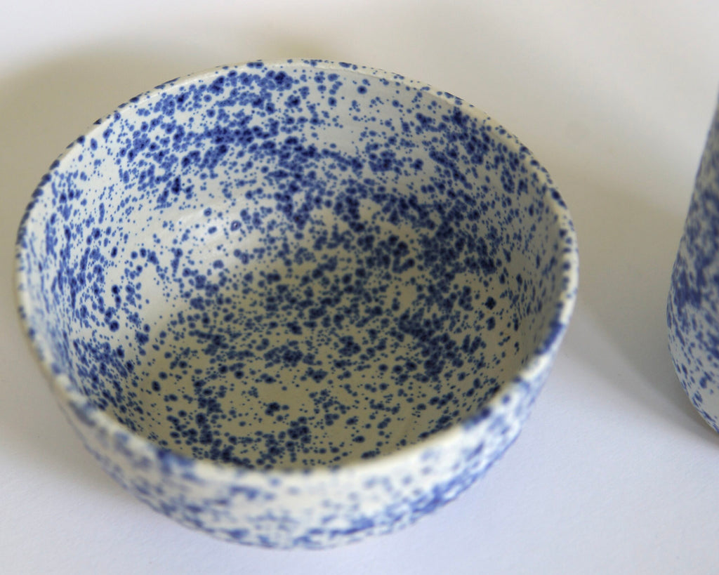 Frukostset - kaffekopp och frukostskål