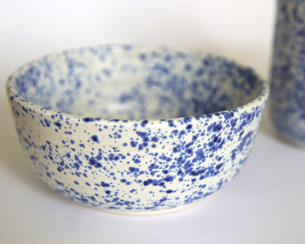 Frukostset - kaffekopp och frukostskål