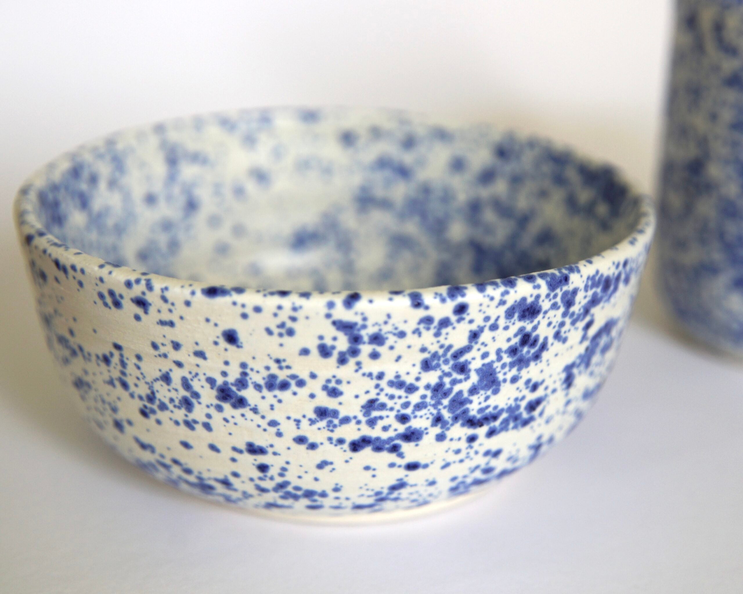 Frukostset - kaffekopp och frukostskål