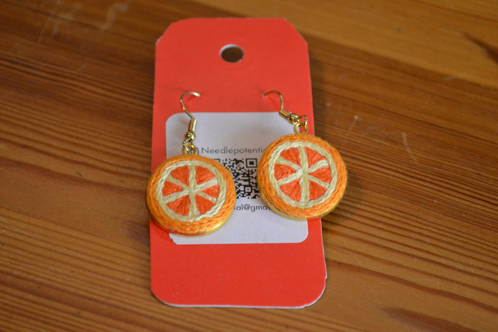 Broderade örhängen Apelsin