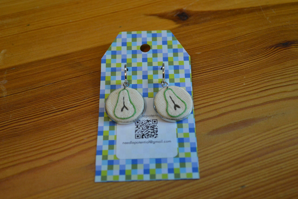 Broderade örhängen Päron