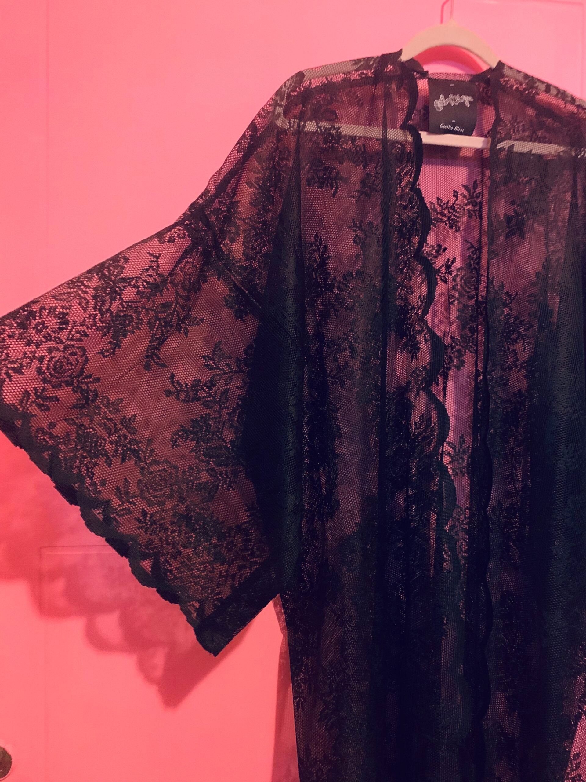 Greta lace kimono