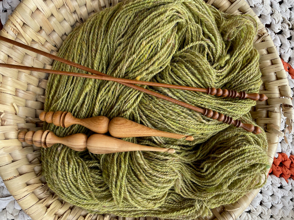 Handspun yarn made from mixed fibers