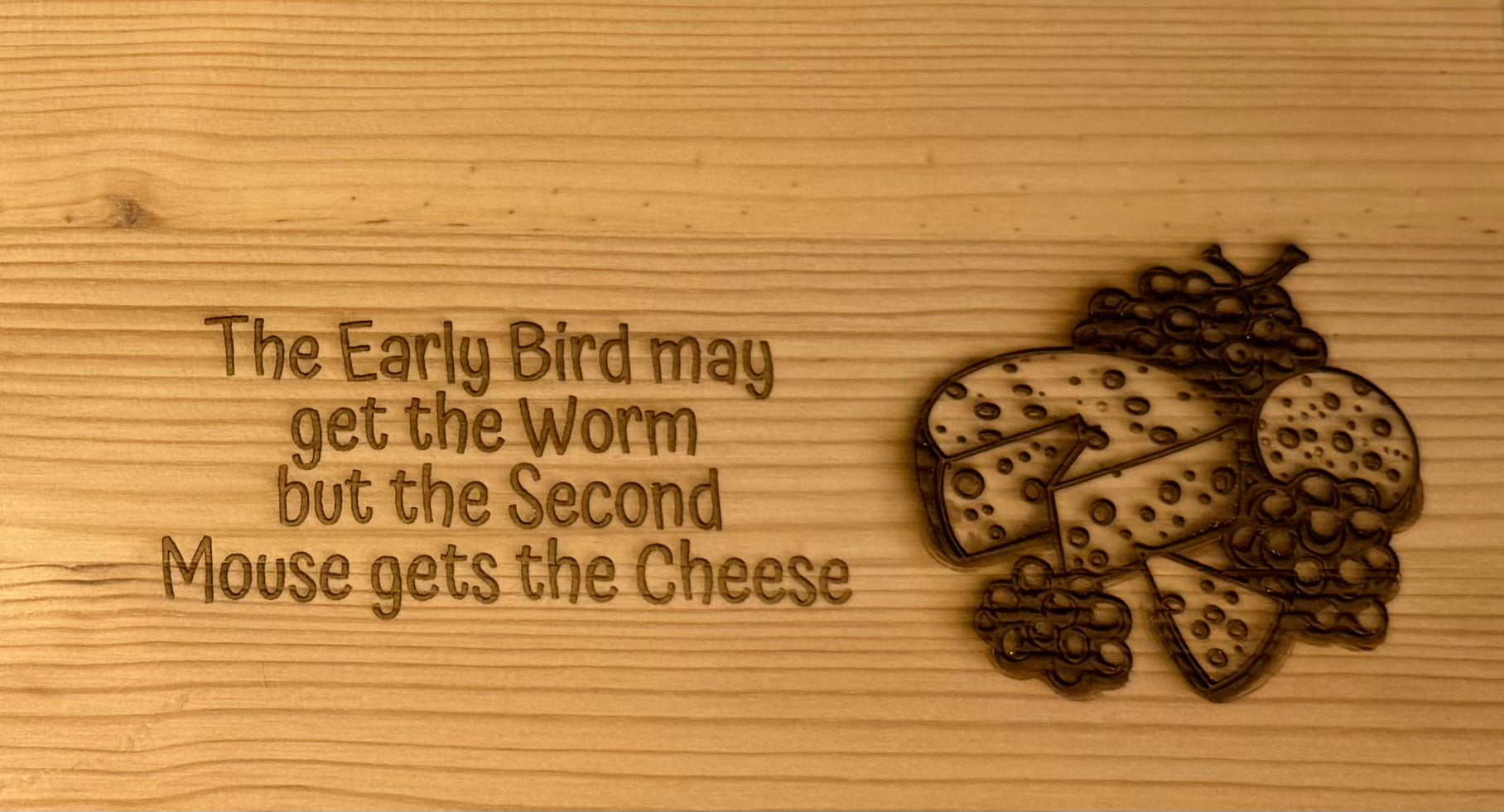 Stor skärbräda med gravyr