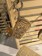 Nyckelring, graverat trä