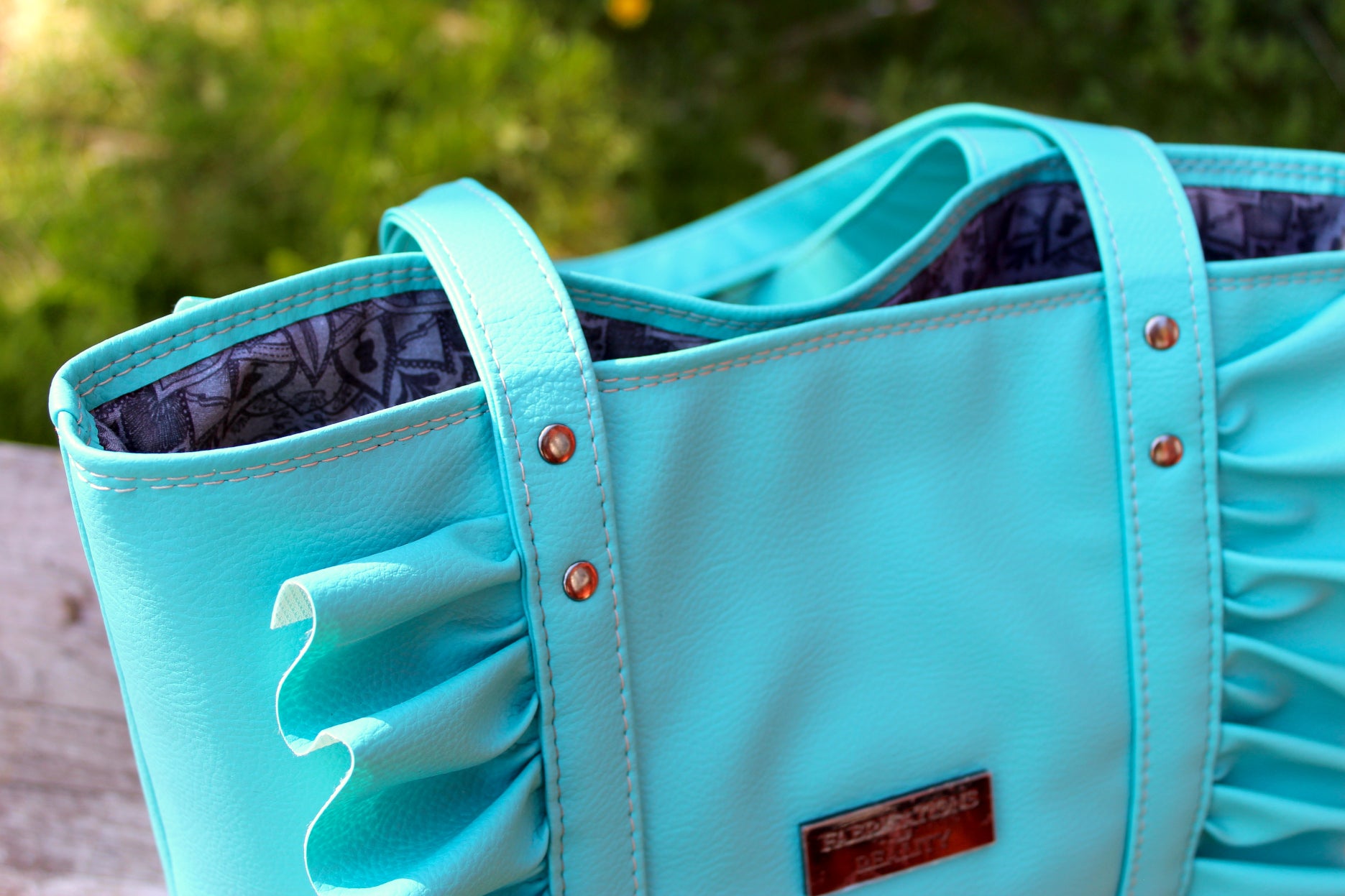 Rimini Ruffle Tote - ljust turkos