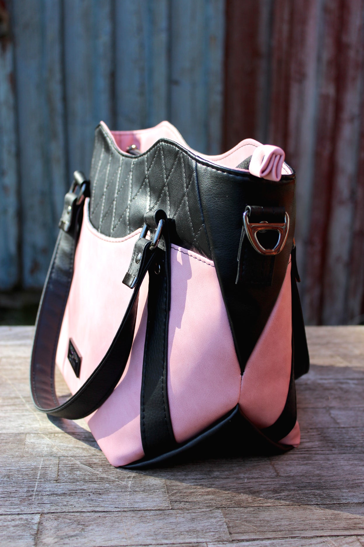 Hiraeth - svart och rosa