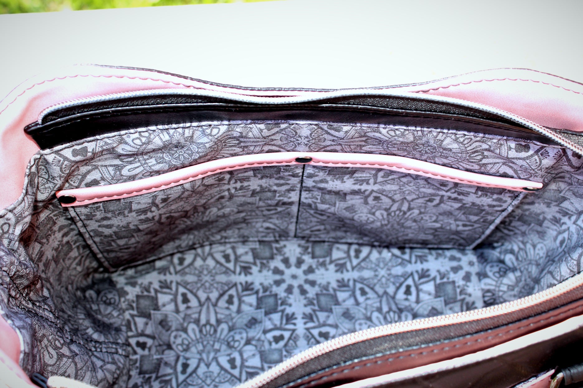 Hiraeth - svart och rosa