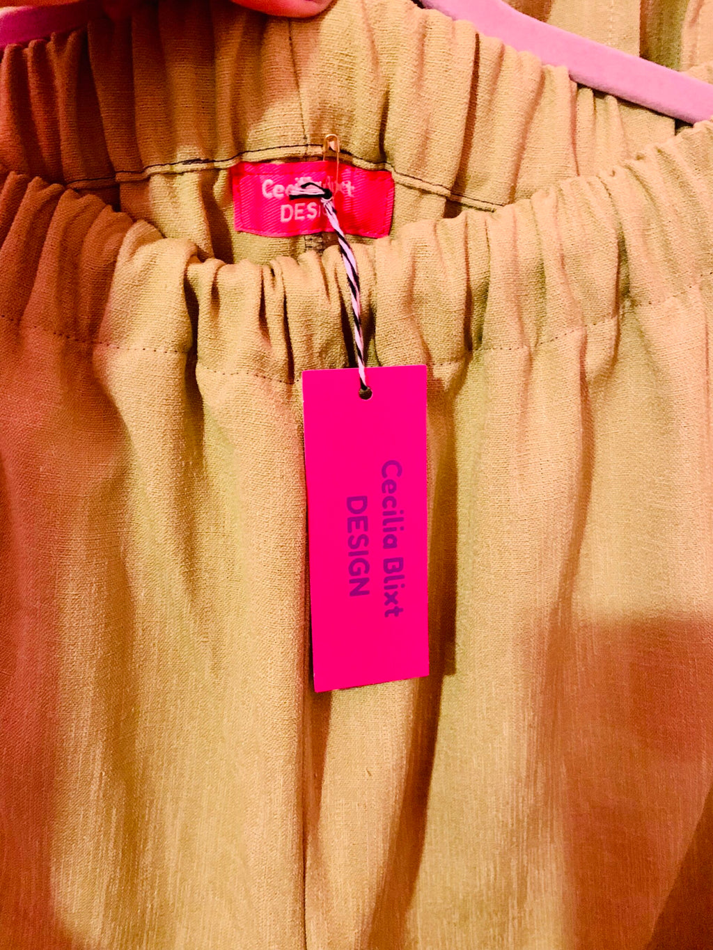 Lulu ruffle pants Size S-M