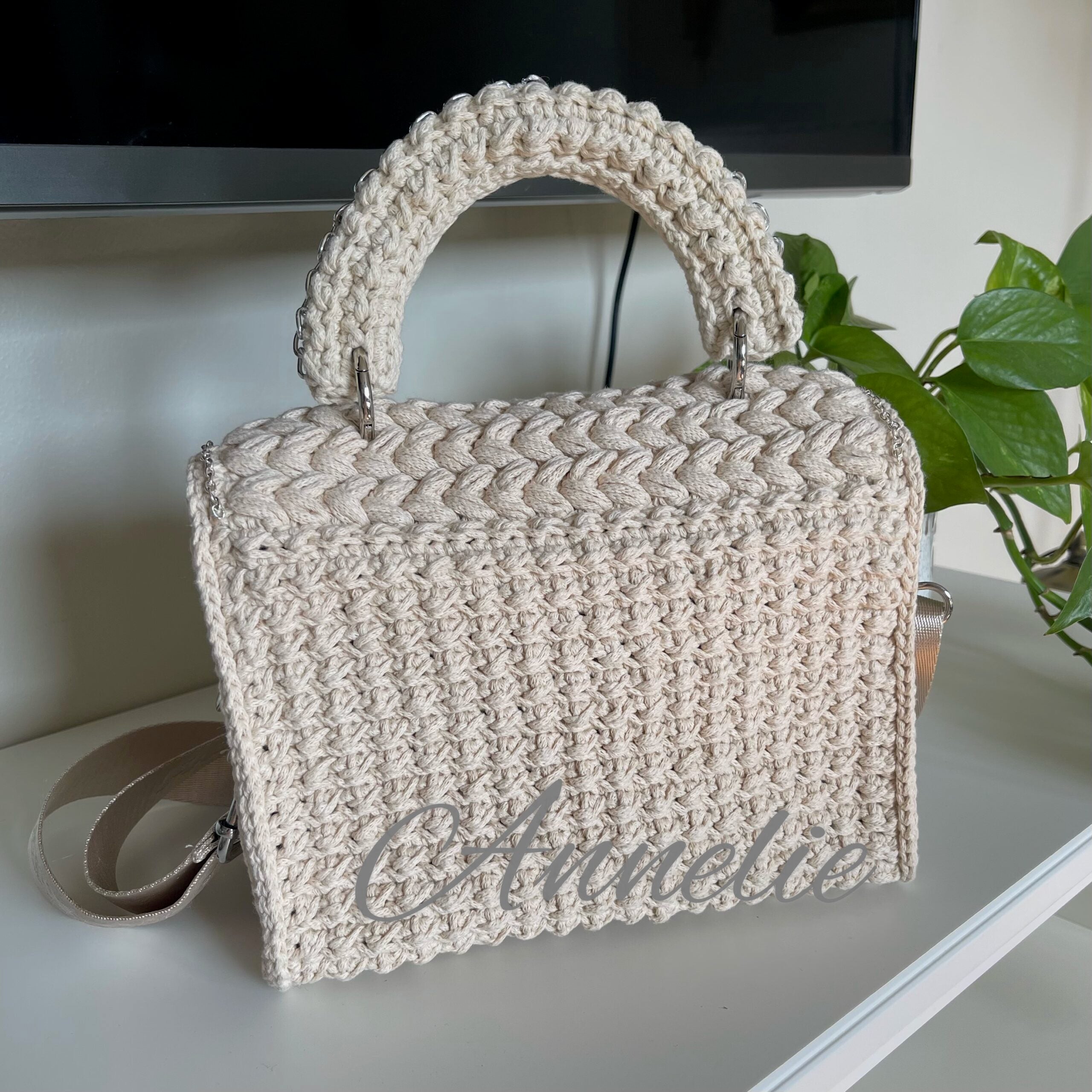 Virkad handgjord väska