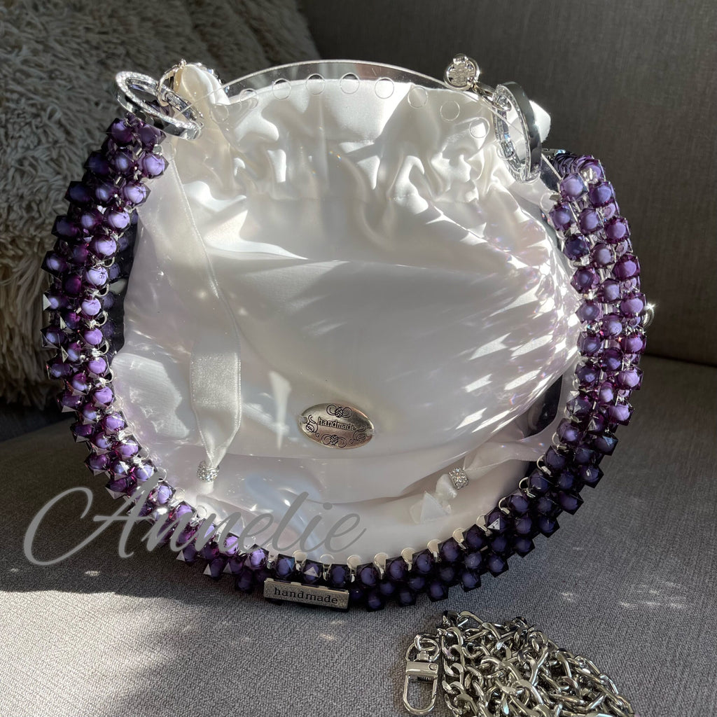 Handgjord väska av pärlor och plexiglas