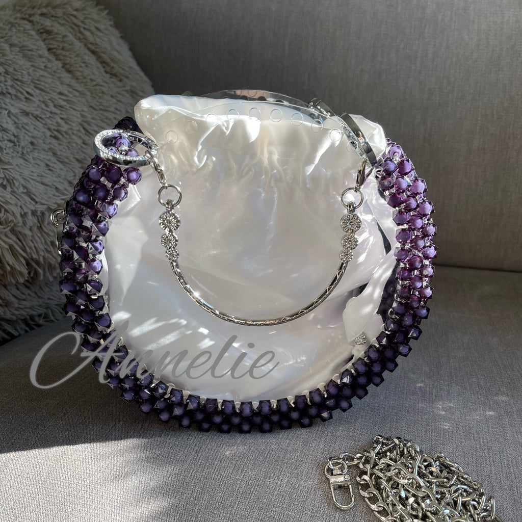 Handgjord väska av pärlor och plexiglas