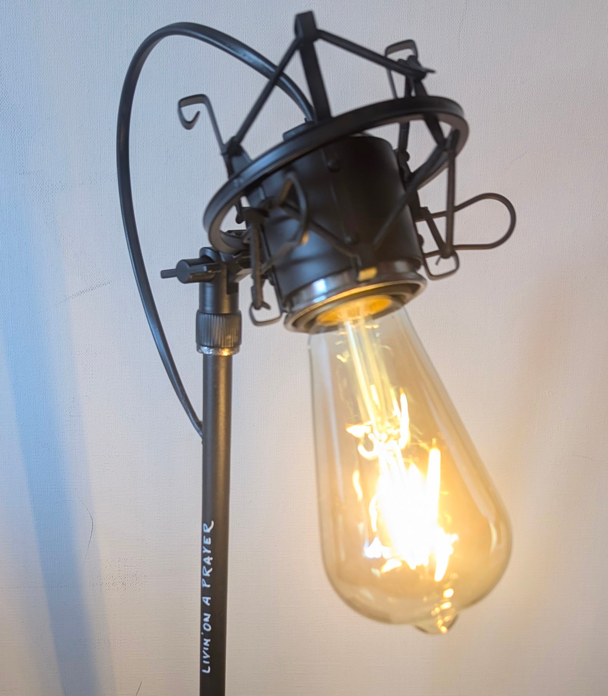 Bordslampa Inspiration Lights - Living on a prayer