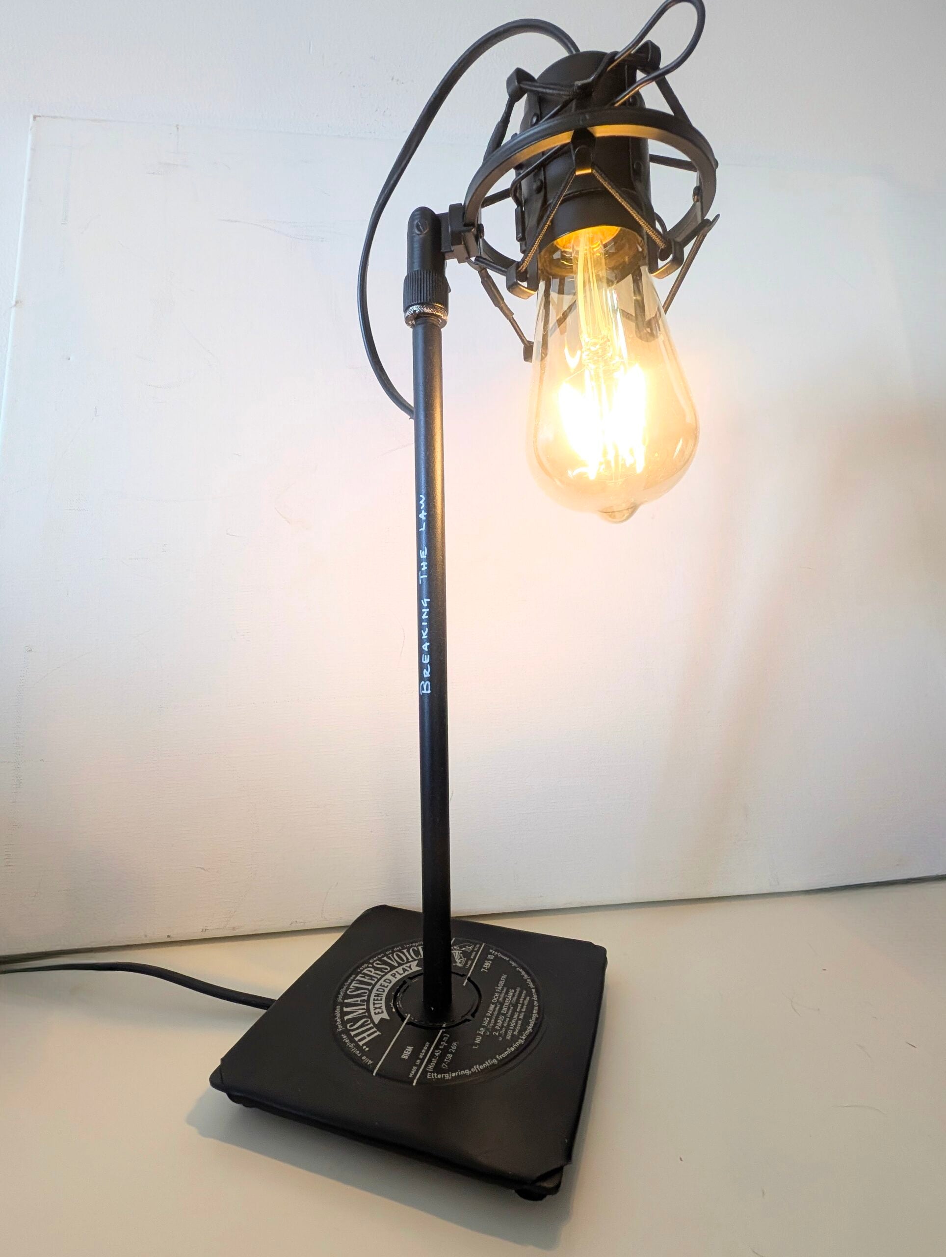Bordslampa Inspiration Lights - Breaking The Law