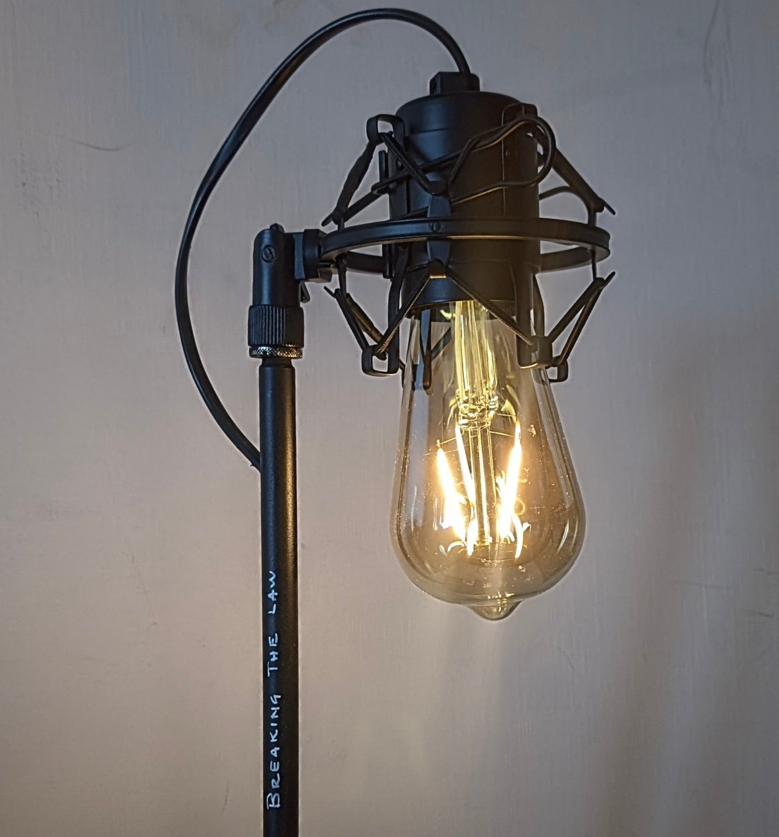 Bordslampa Inspiration Lights - Breaking The Law