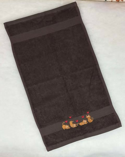 Frottéhandduk med brodyr "katter på rad"