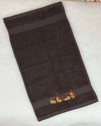 Frottéhandduk med brodyr "katter på rad"