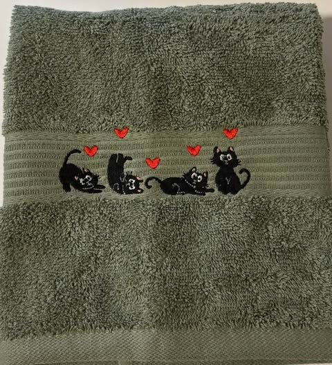 Frottéhandduk med brodyr "katter på rad"