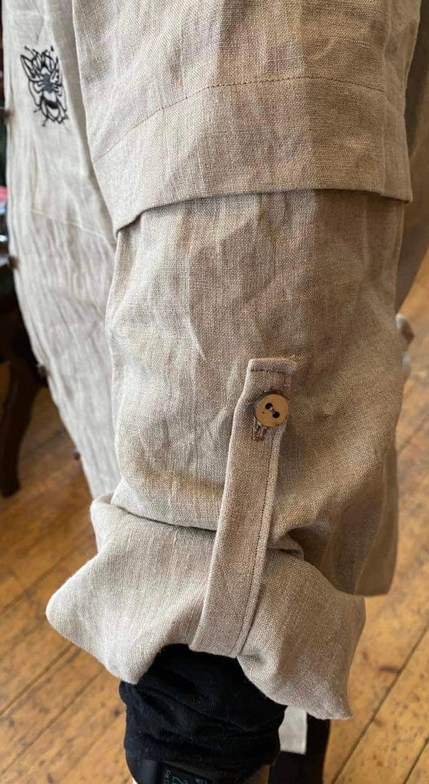 Vallmo, kort rak skjortmodell i 100 % linnetyg.