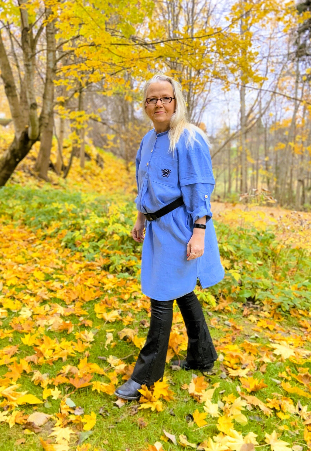 Krysmynta rak linneklänning i linnetyg, Finns i vit och dalablå.