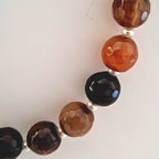 Halsband pärlor och agat