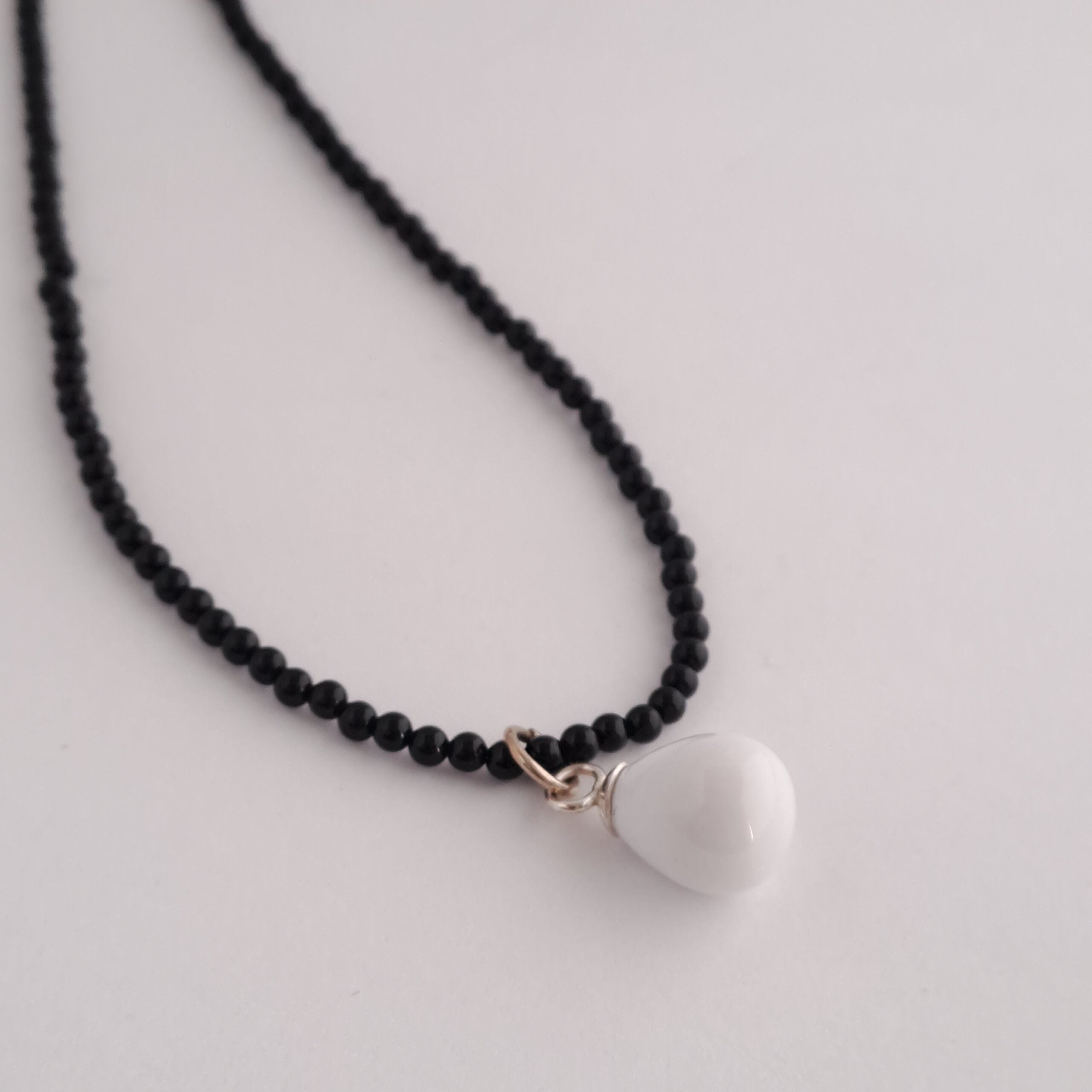 Halsband svart och vit onyx