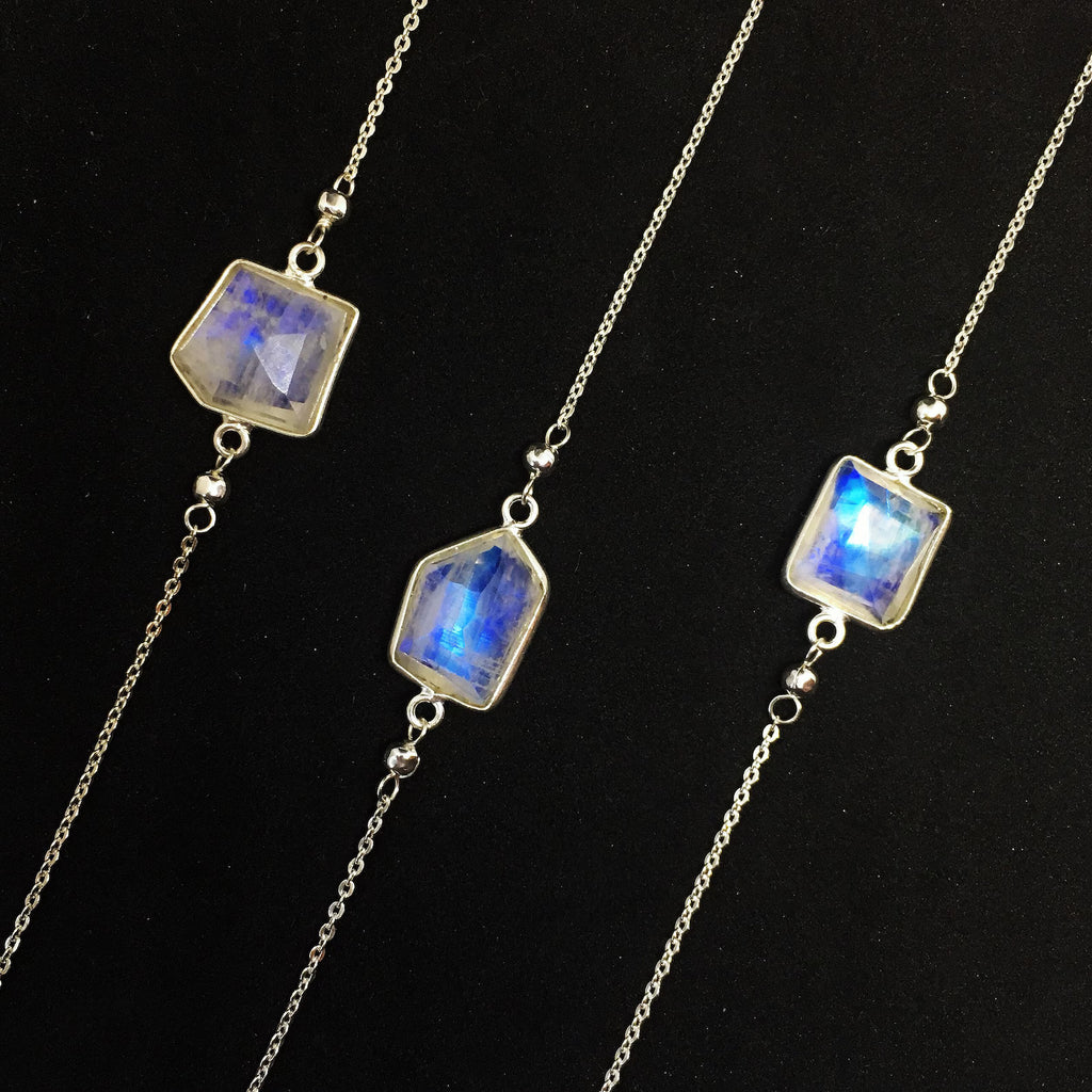 599Large moonstone necklace