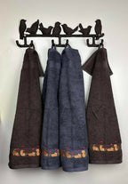 Frottéhandduk med brodyr "katter på rad"