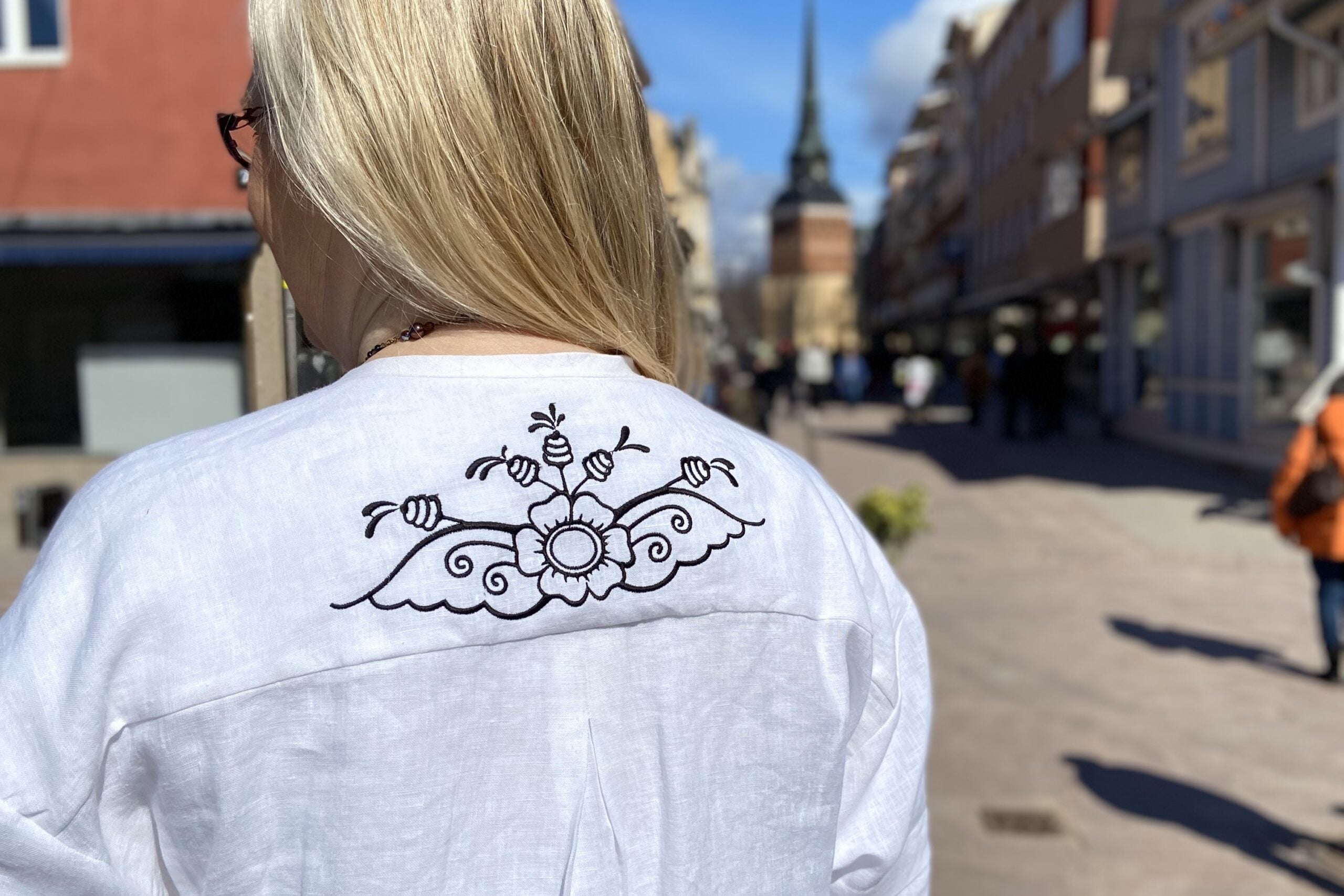 Krysmynta rak linneklänning i linnetyg, Finns i vit och dalablå.