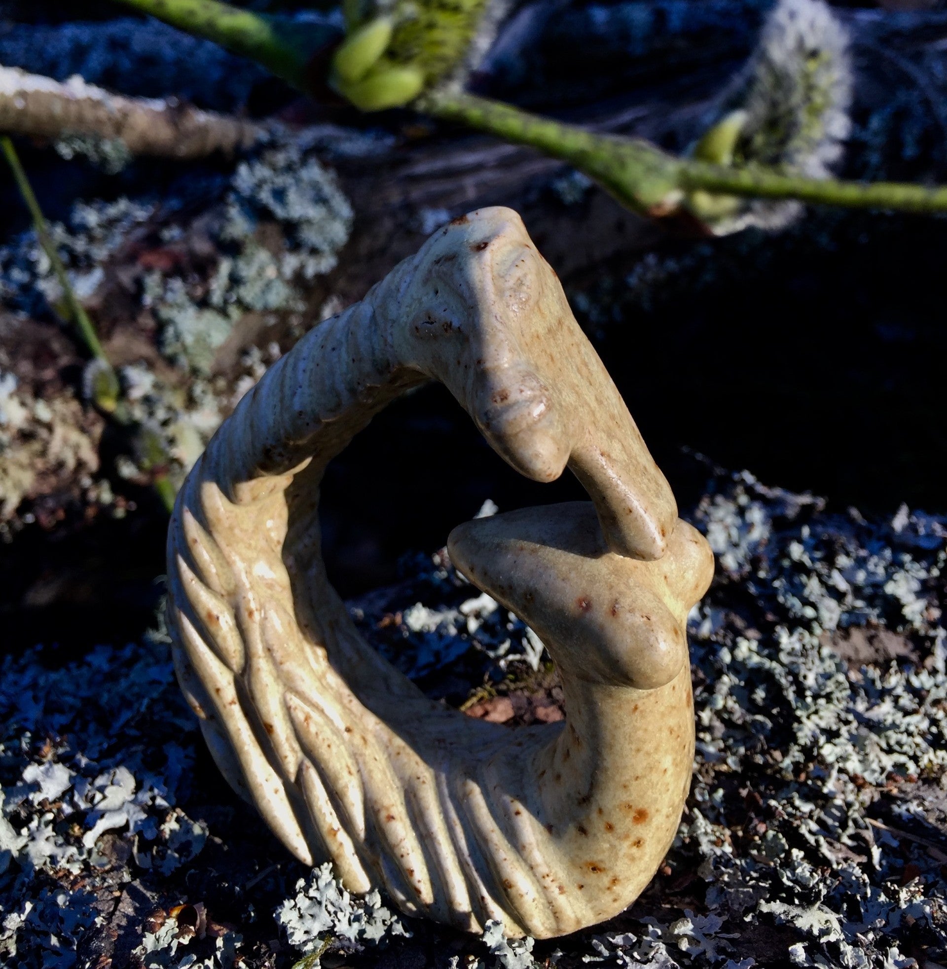 The Siren, skulptur i vit lava, glaserad