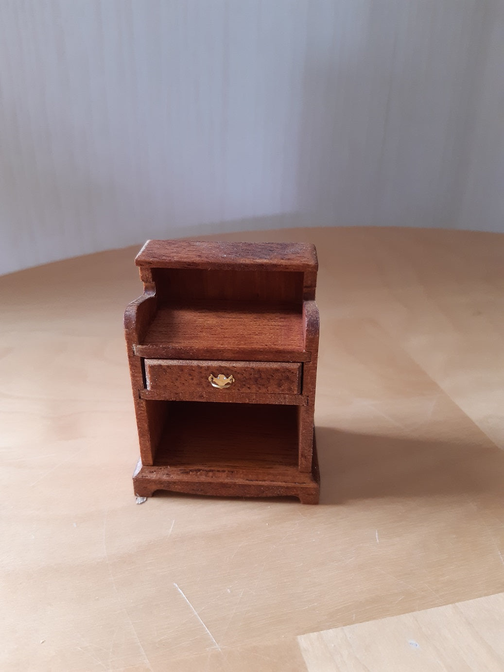 Miniatyrmöbel: Chippendale nattygsbord, skala 1:12