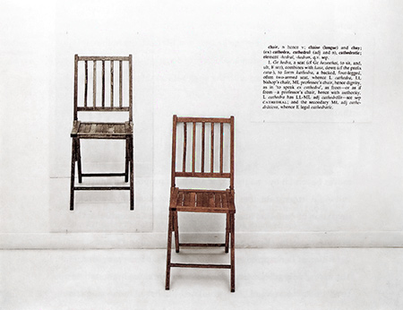 Miniatyrinstallation: One and Three Chairs