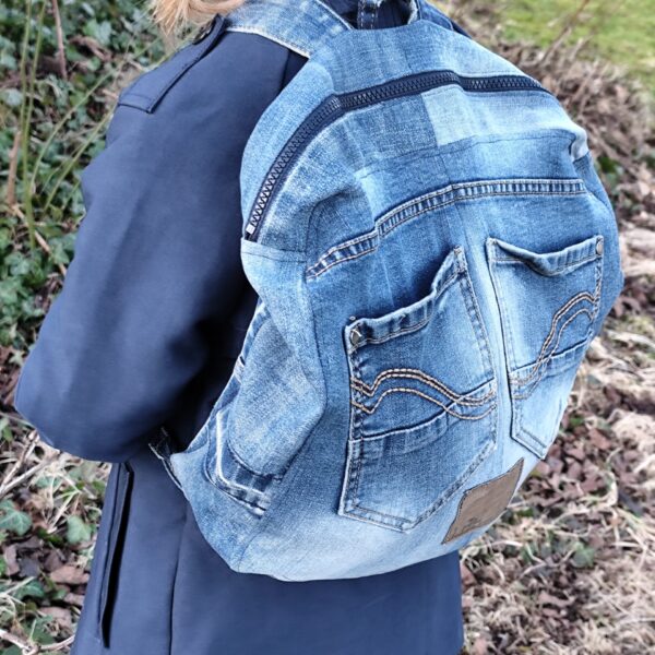 ryggsäck av jeans