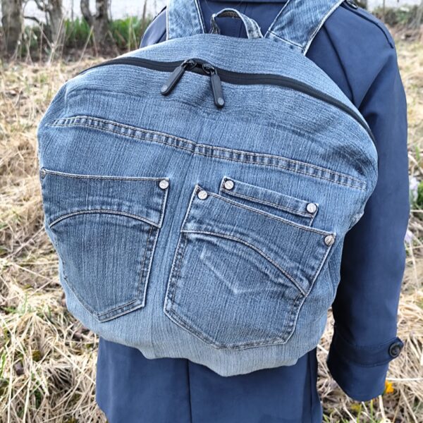 ryggsäck av jeans