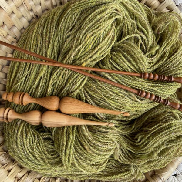 Handspun yarn made from mixed fibers