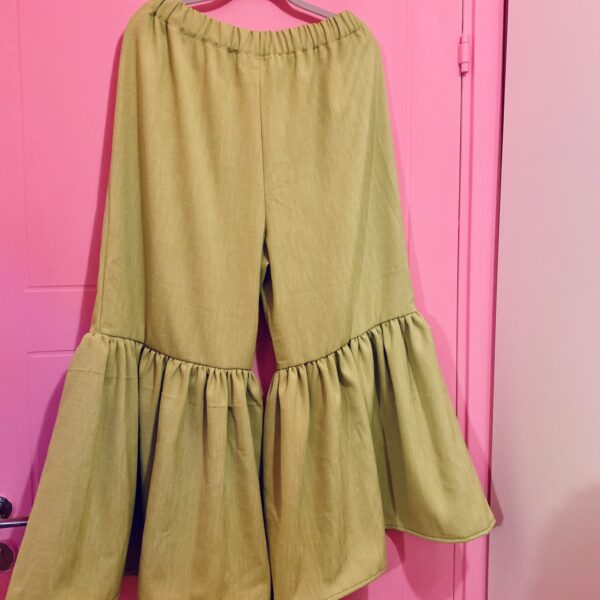 Lulu ruffle pants Size S-M