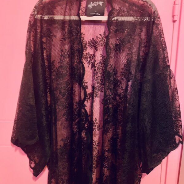 Greta lace kimono