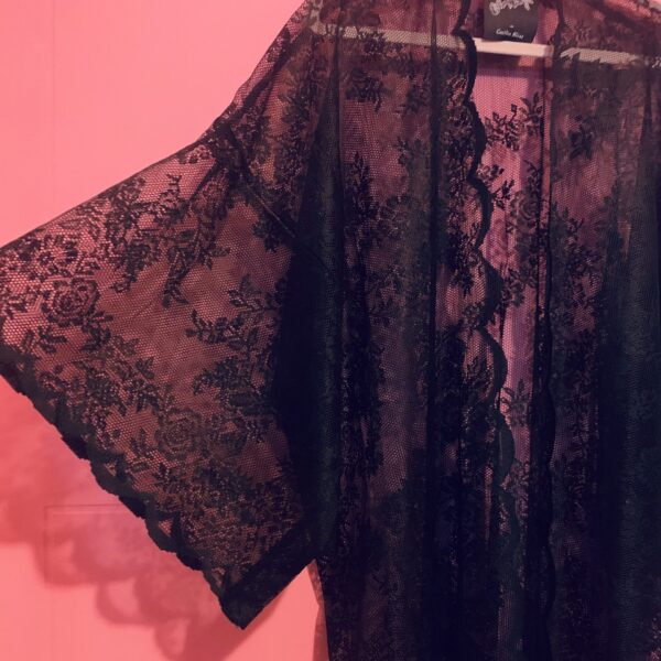 Greta lace kimono