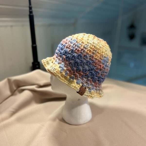 Virkad bucket hat