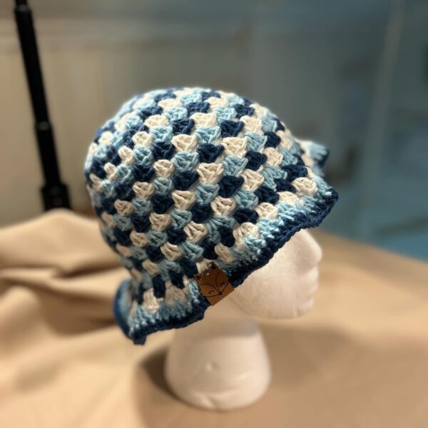 Virkad bucket hat