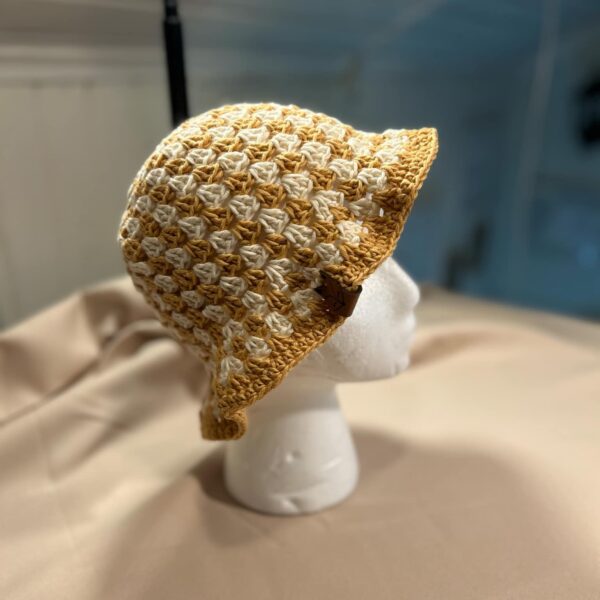Virkad bucket hat