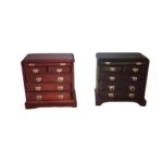 Miniatyrmöbel: Bachelor chest - 1700-tals resegarderob